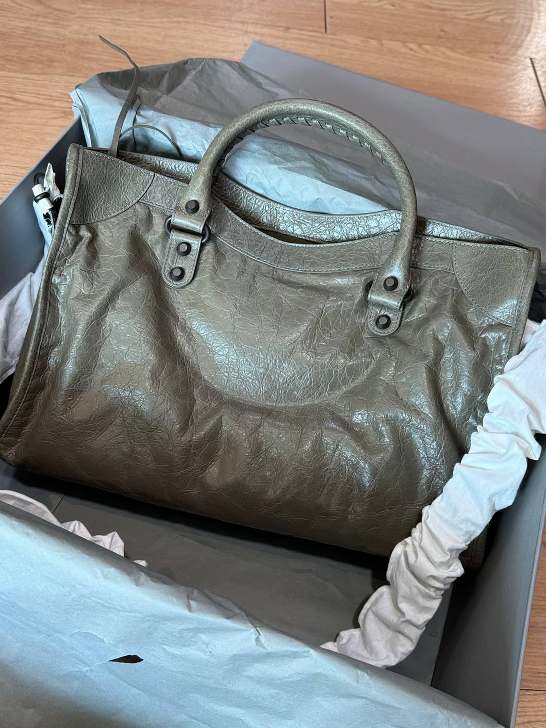 Balenciaga Le City Medium in Army Green 상품이미지2