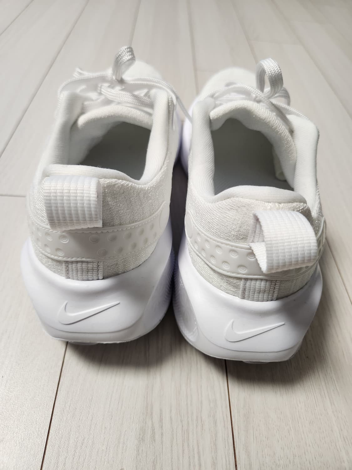 나이키 운동화 인피니티 런 4 DR2665-103 러닝화 사이즈255

 상품이미지3