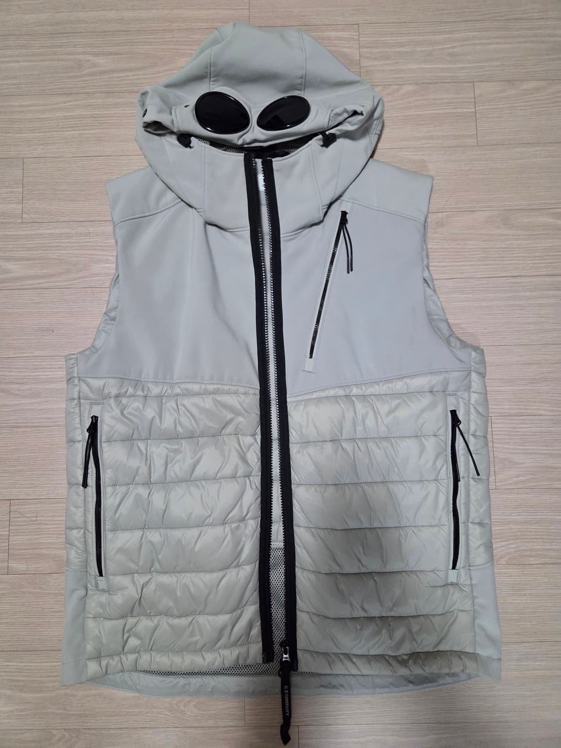 CP컴퍼니 고글 후드 패딩 조끼(L) 상품이미지3