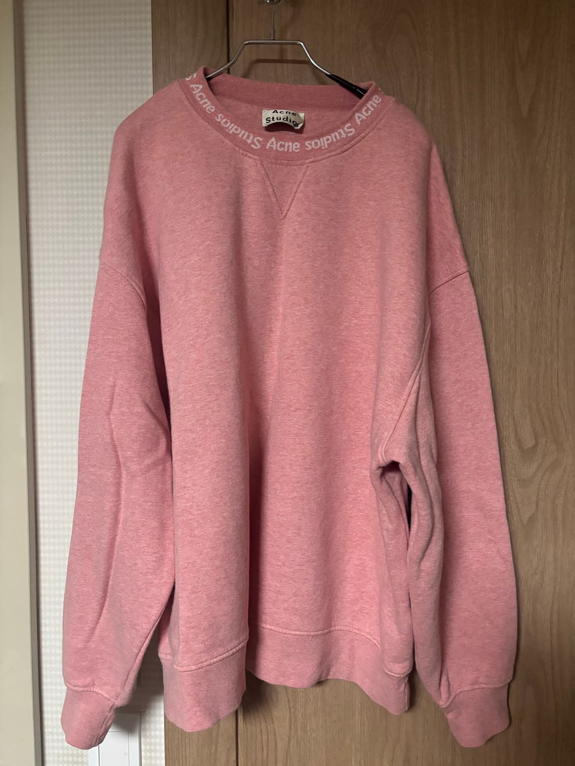 아크네스튜디오 넥로고 맨투맨 상품이미지1