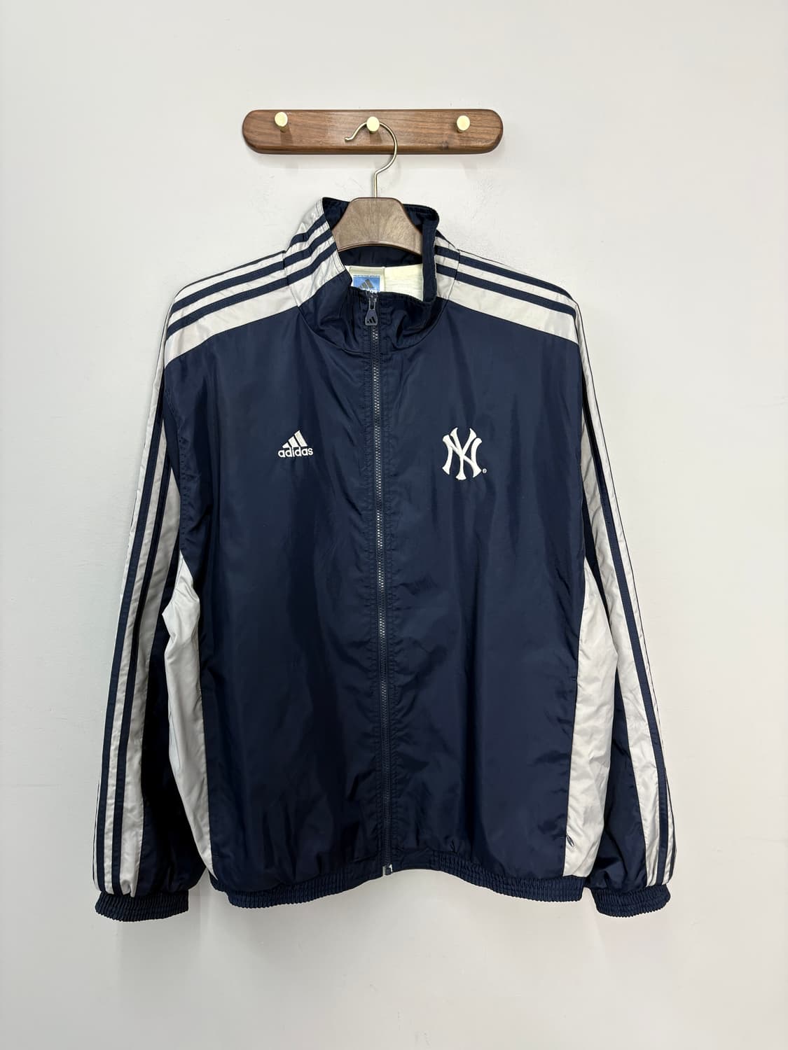 아디다스 뉴욕양키스 네이비 나일론쉘 바람막이자켓A3643  상품이미지2