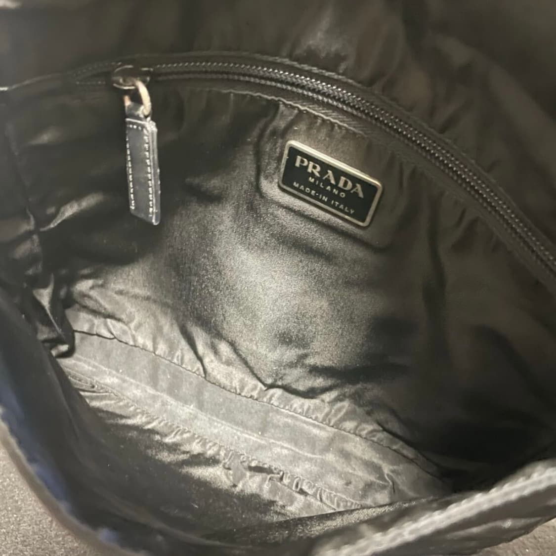 프라다 블랙 포코노 나일론 크로스백 상품이미지7