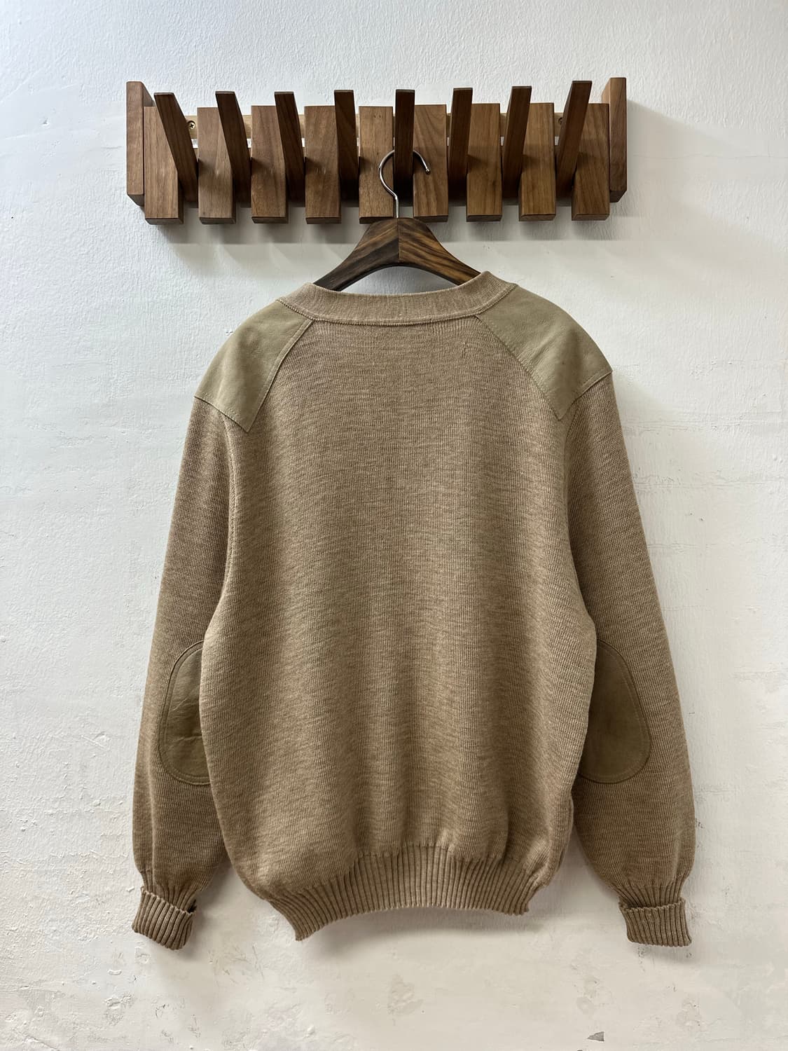 드라이완료 Burberrys Beige Suede Patch Knit 상품이미지6