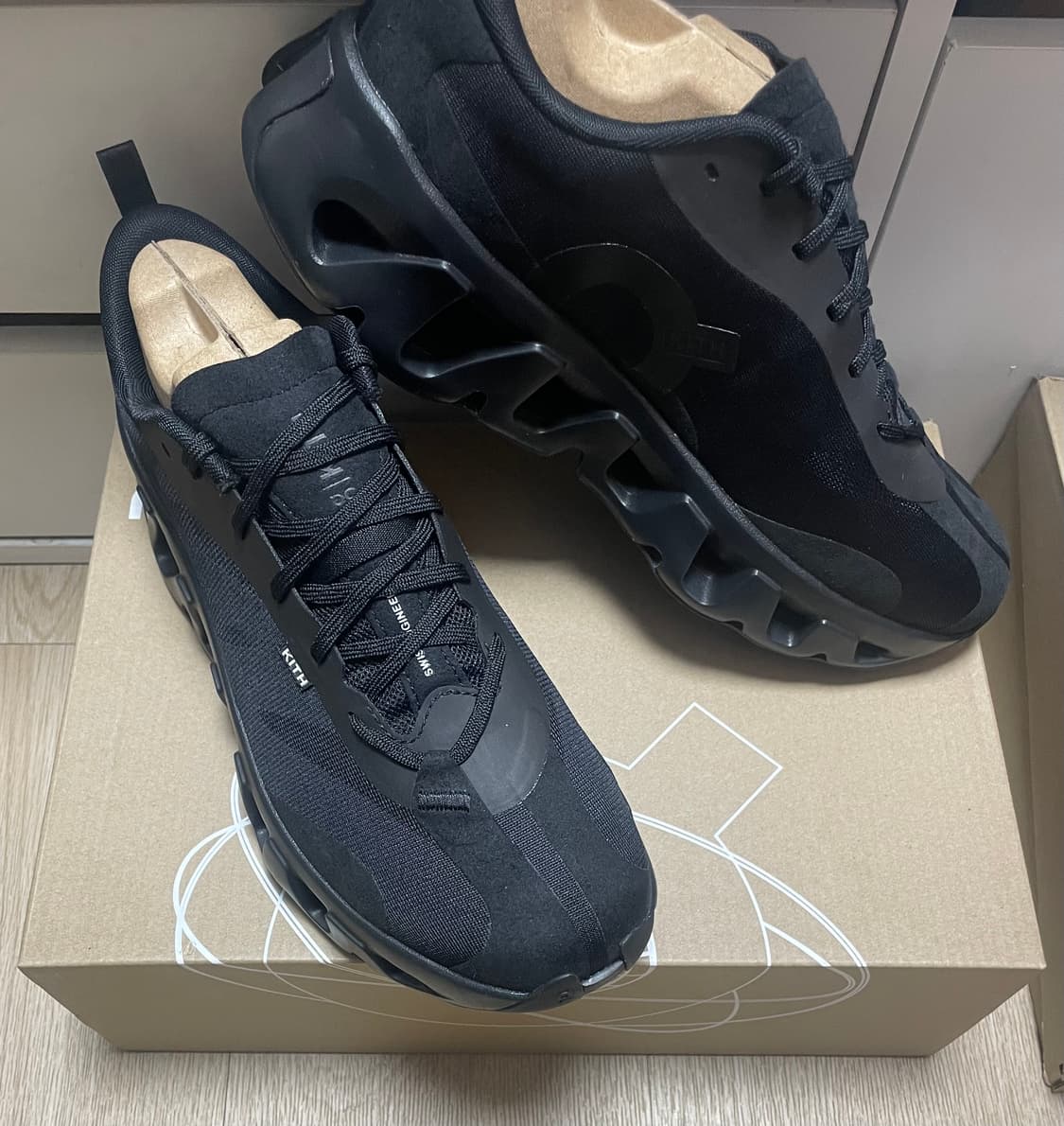 KITH x On Running K-Tech 1 Balck 상품이미지3