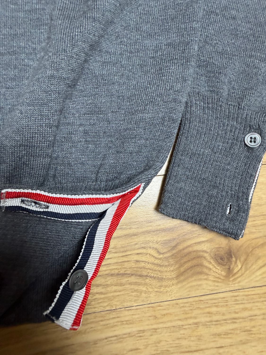 톰브라운 그레이 라운드 니트 상품이미지4