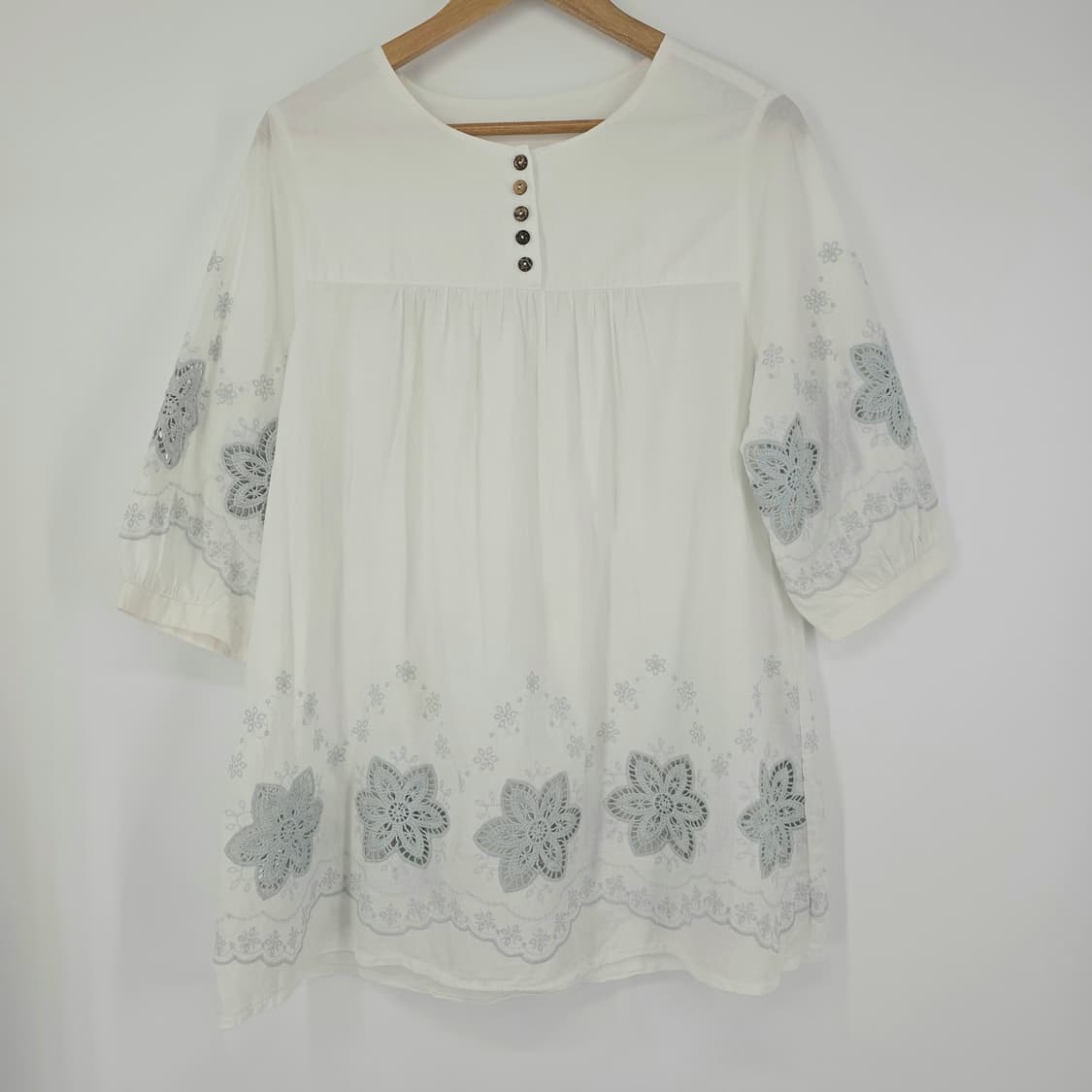일본 빈티지 화이트 플라워 자수 반팔 블라우스 상품이미지1