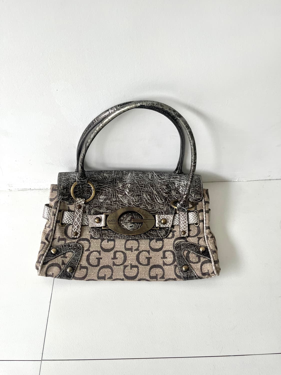 Guess 00s metalic square bag 상품이미지8