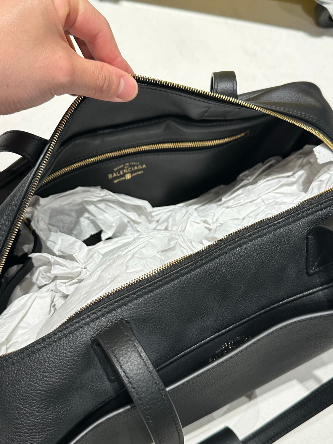 발렌시아가 캐리 볼링백 미디엄 블랙 상품이미지2