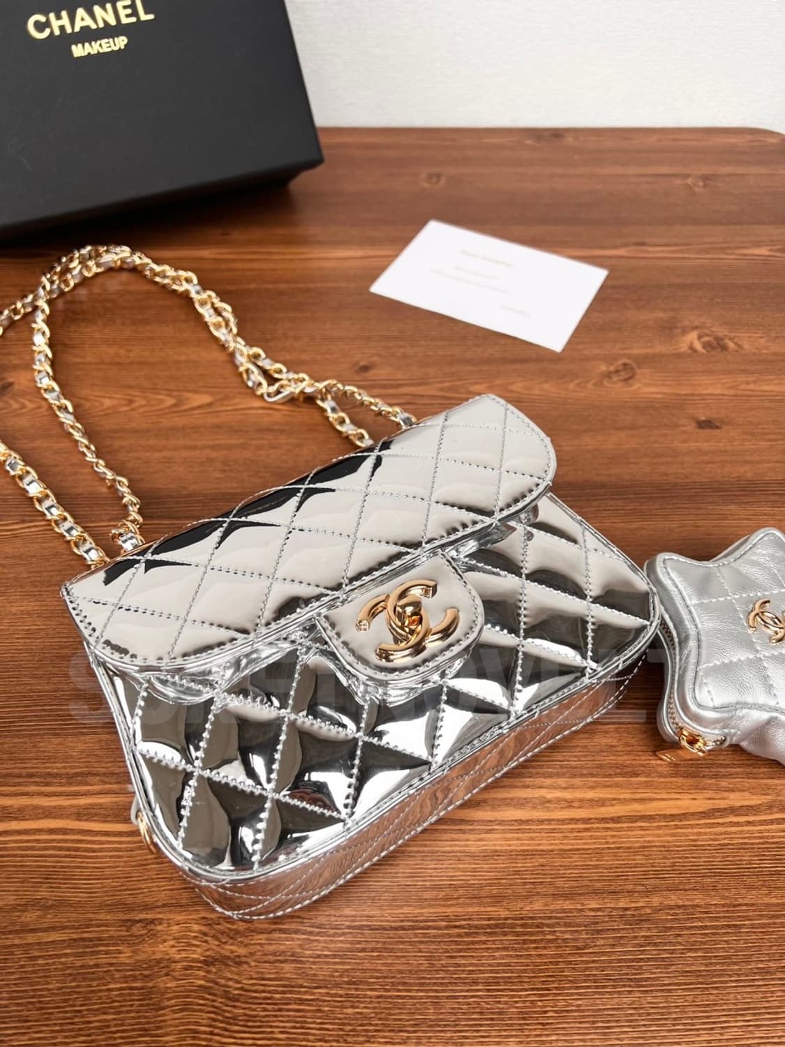 샤넬 뷰티 VIP 실버 메탈 크로스백 파우치 및 스타 코인 퍼스 세트 상품이미지8