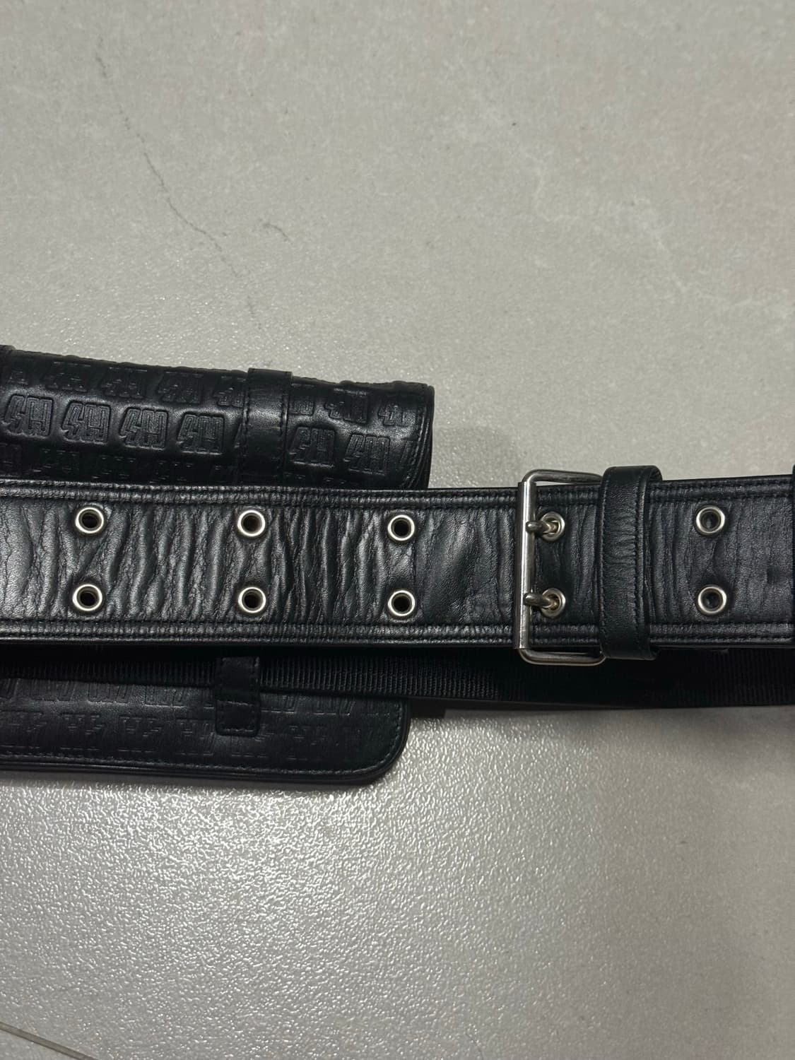 히스테릭 글래머 아카이브 벨트 결합 음각 로고 가죽 바디백 가방 상품이미지4