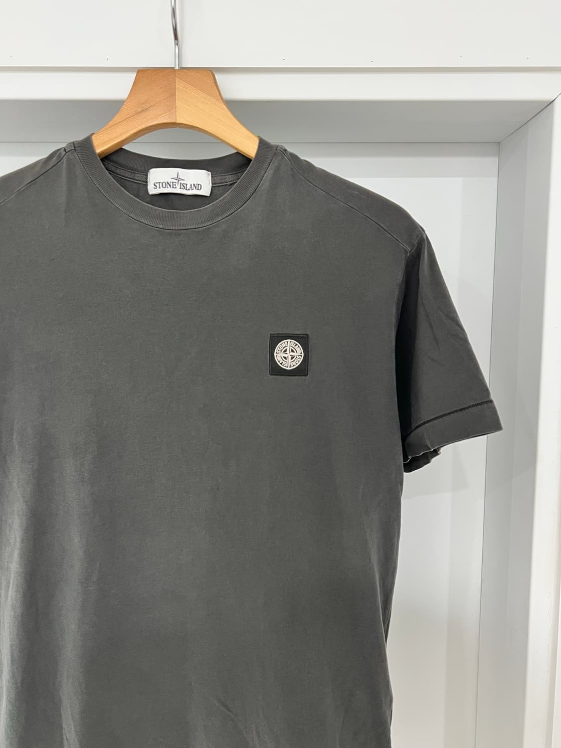 스톤 아일랜드 로고 패치 반팔티 상품이미지3