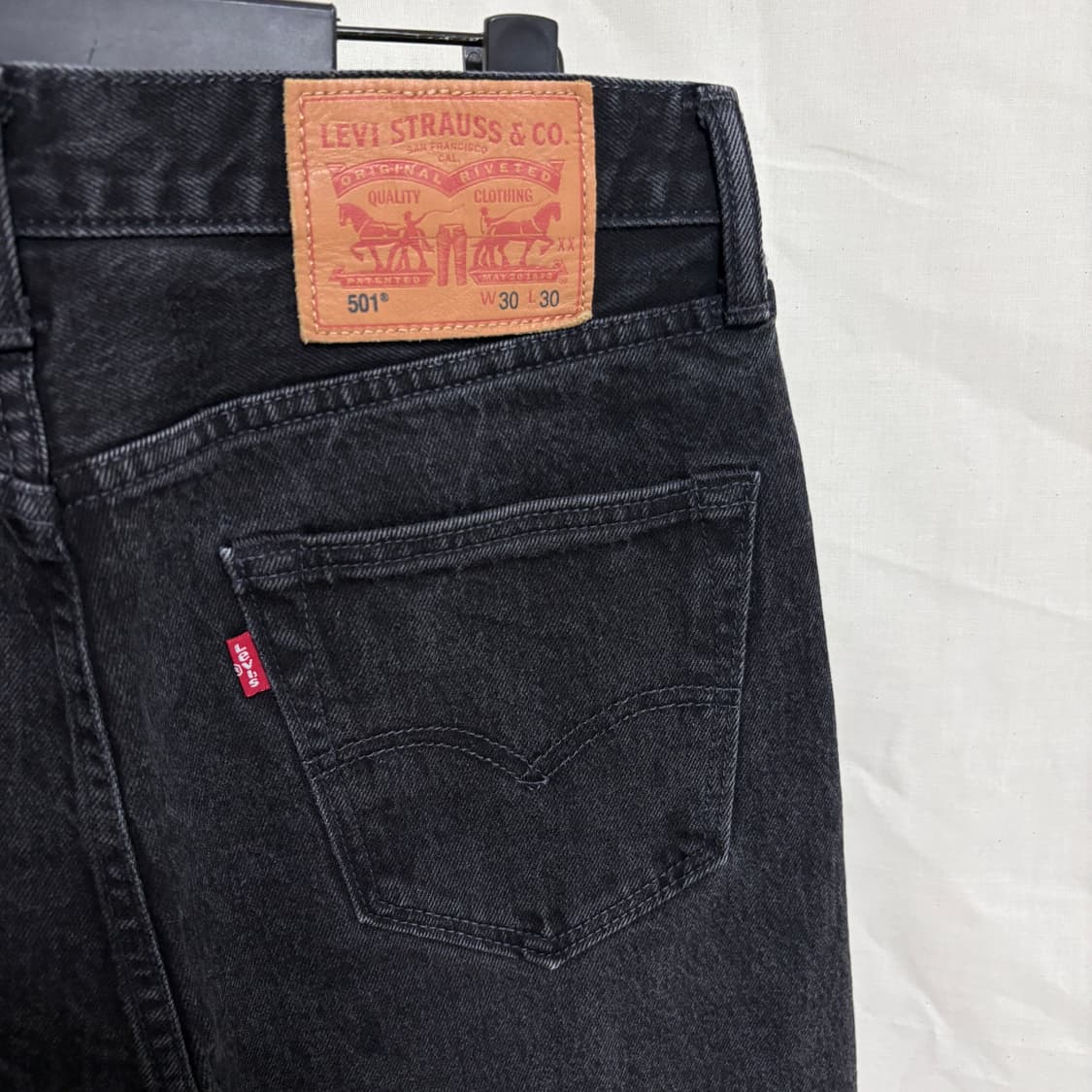 리바이스 501 흑청 스트레이트 데님팬츠 / W30, L30 상품이미지7