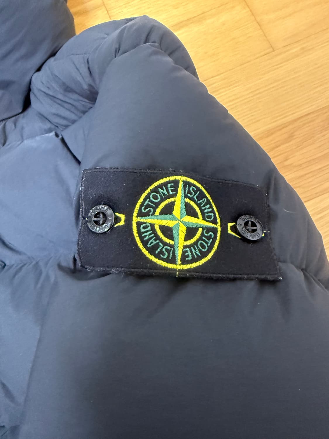 스톤아일랜드 심리스 패딩 m사이즈 상품이미지2