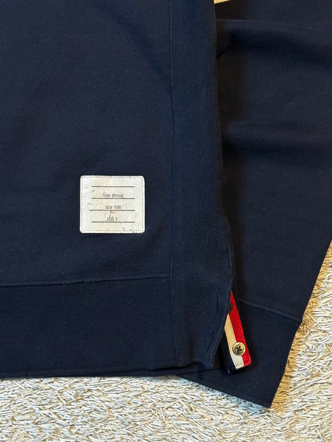 톰브라운 사선완장 클래식 맨투맨 네이비 상품이미지3