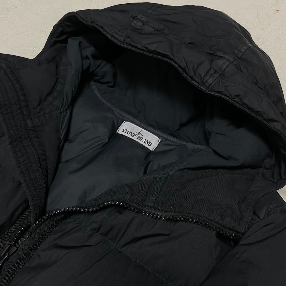 스톤아일랜드 크링클랩스 패딩 L 블랙 정품 상품이미지3
