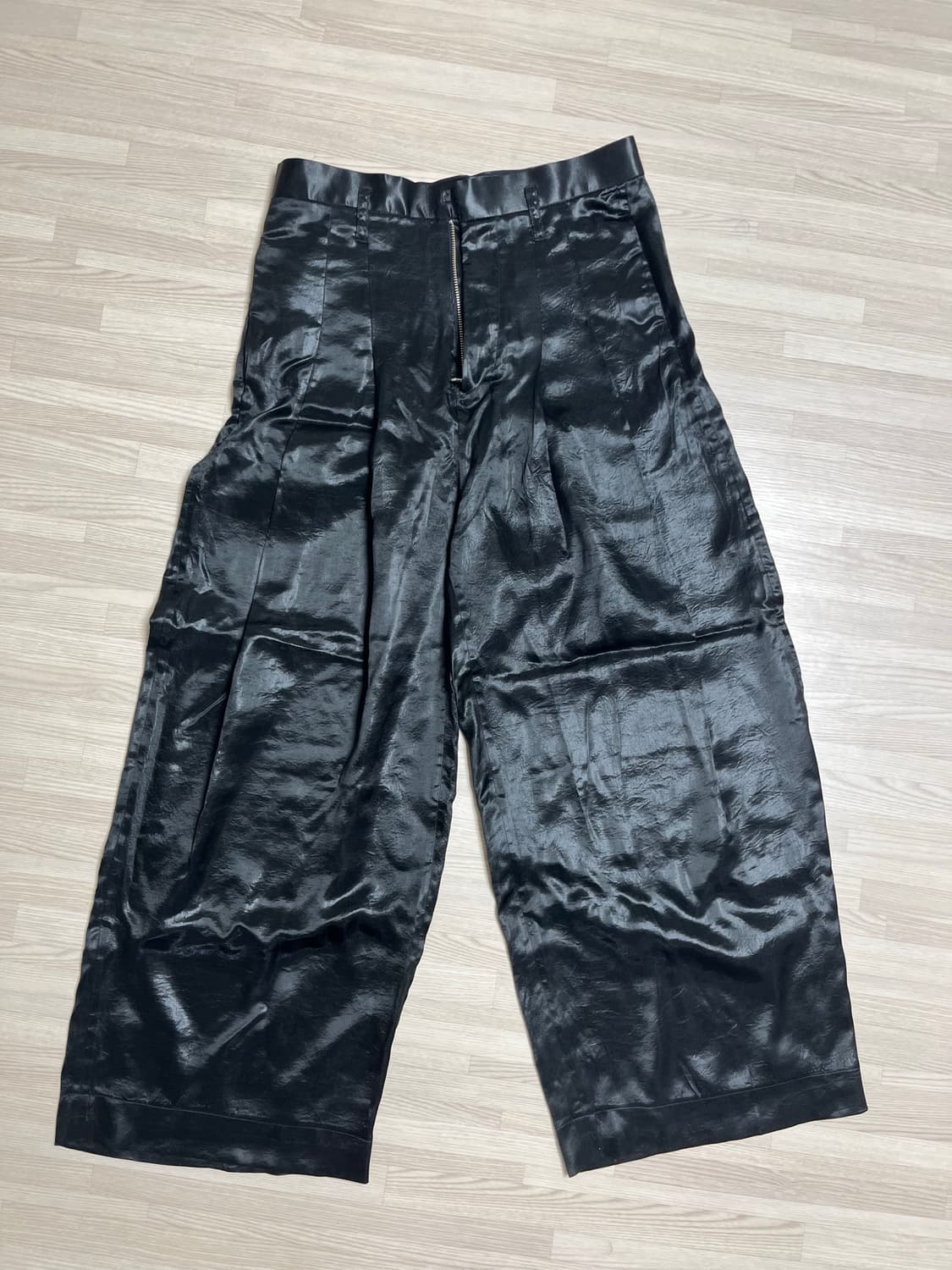 신야코즈카 유광 팬츠 상품이미지4