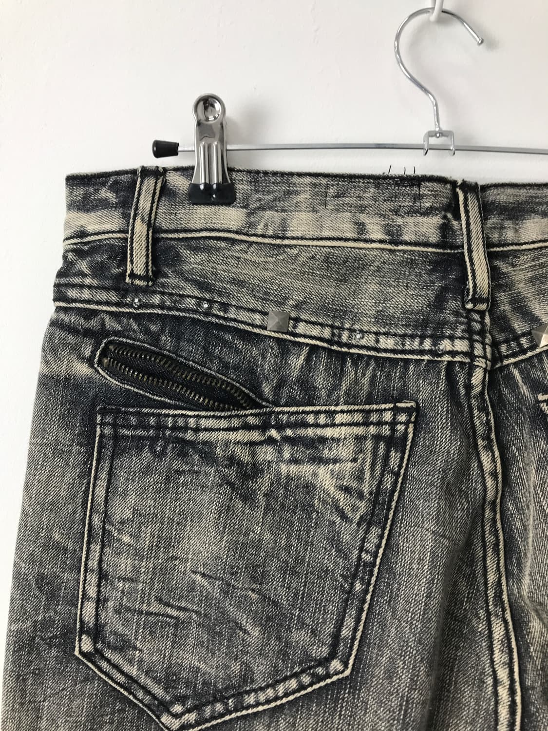 'GLAD NEWS' Heavy Distressed Denim Jeans 상품이미지6