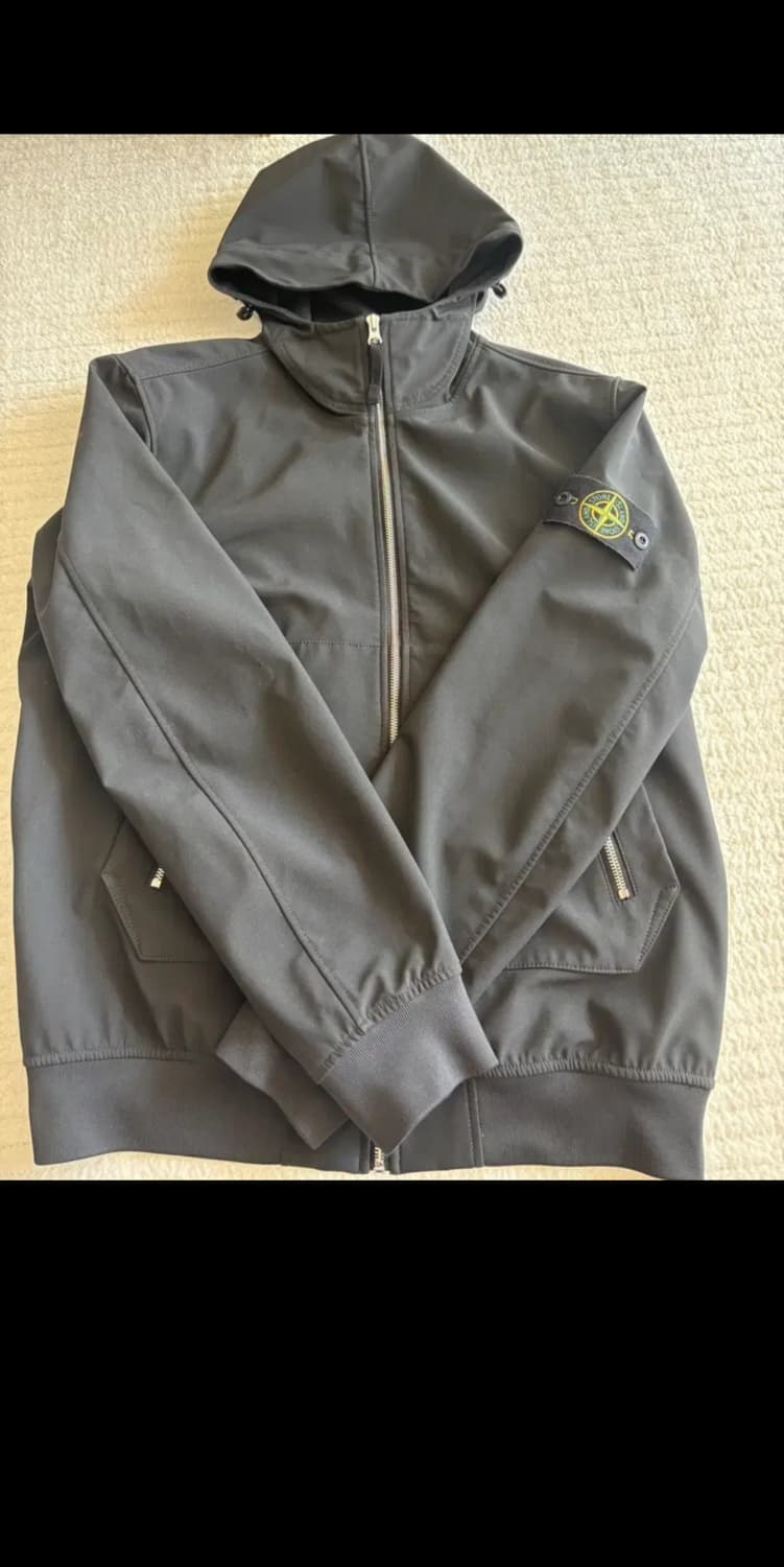 스톤아일랜드 소프트쉘 바람막이 판매합니다.  상품이미지1