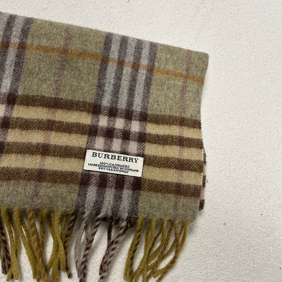 Burberry Khaki Cashmere Muffler 상품이미지5