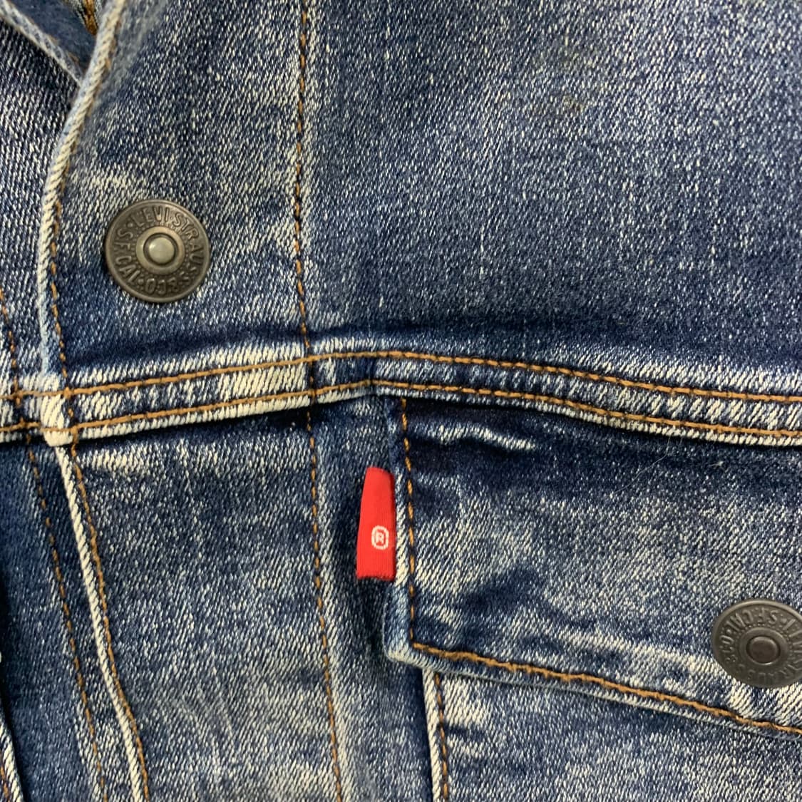 리바이스 우먼스 레드탭 워싱 크롭 데님 자켓 상품이미지5