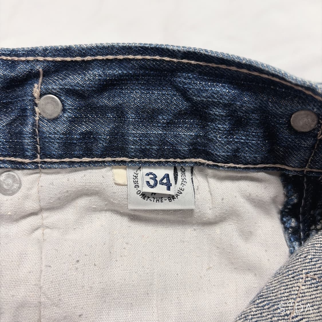 디젤 인더스트리 커브드 데님팬츠 34 상품이미지9