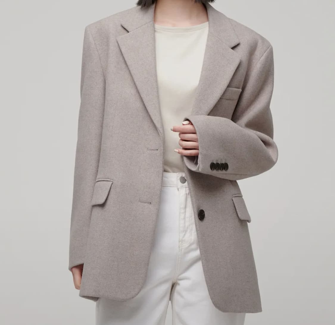 무신사 스탠다드우먼즈 울 블렌드 멜톤 오버 숄더 블레이저 오트밀 상품이미지1