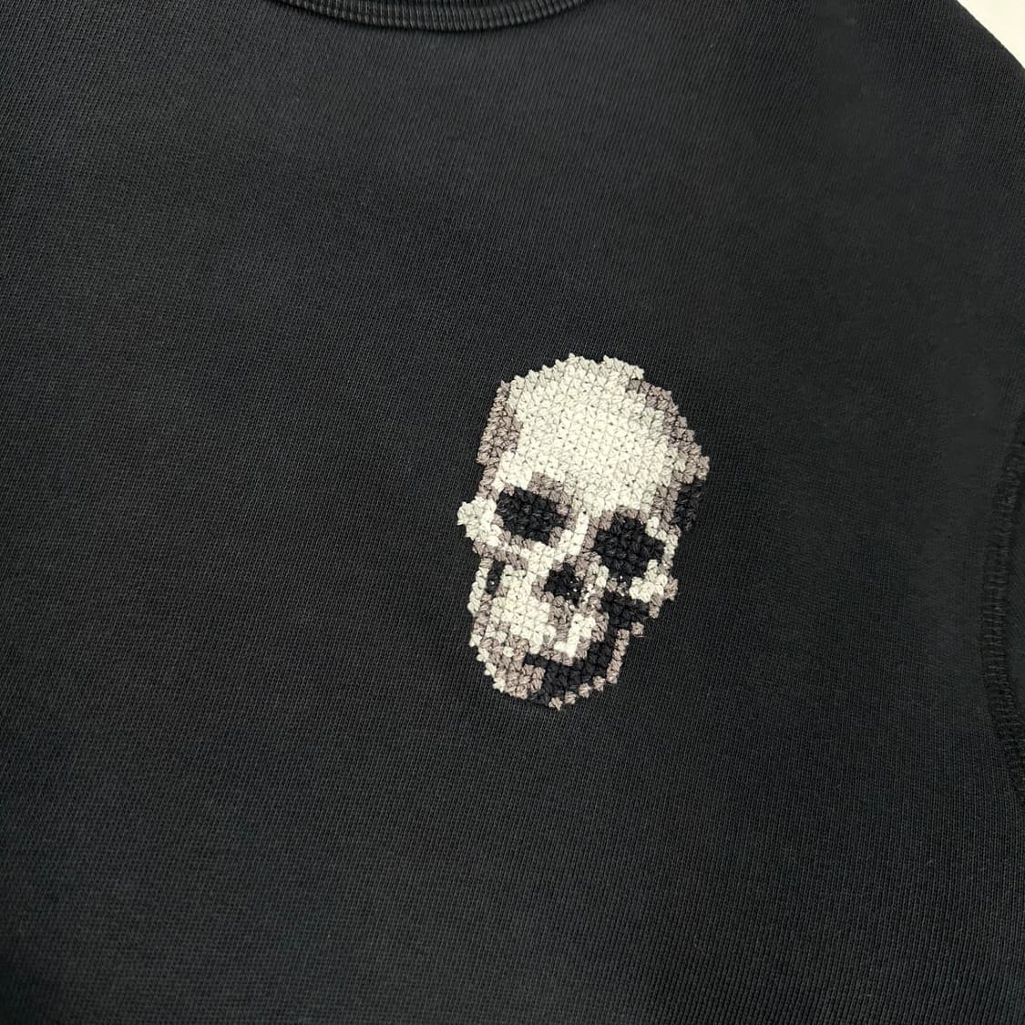 알렉산더 맥퀸 스컬자수로고 맨투맨 상품이미지3