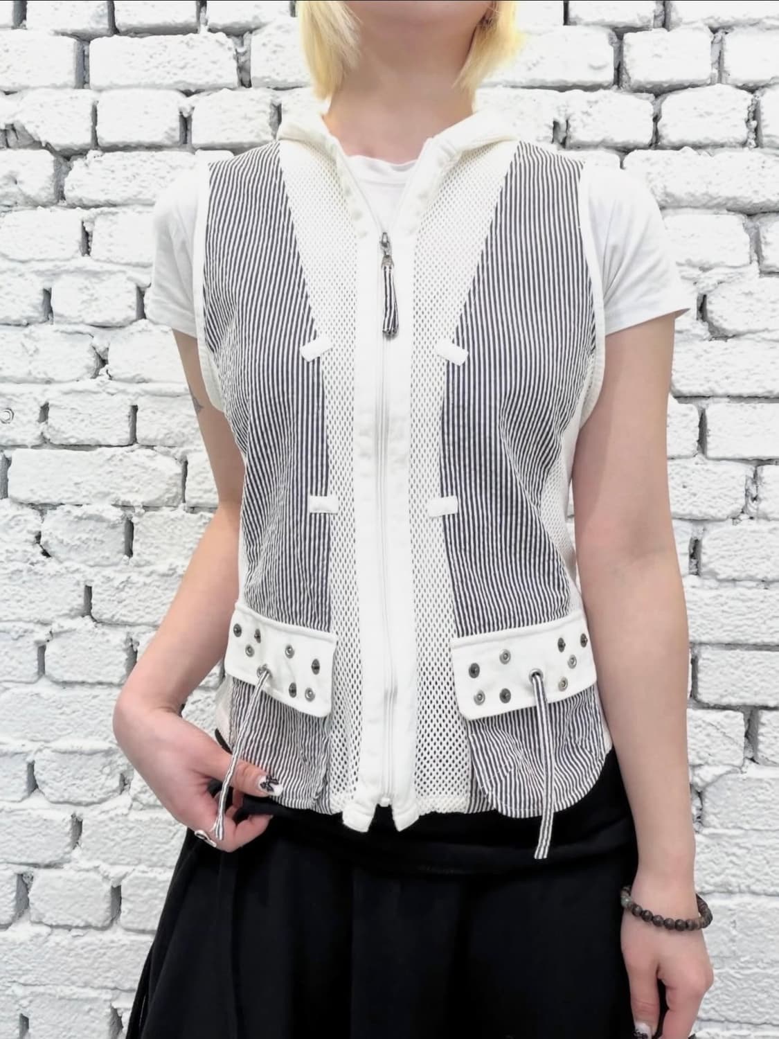 Striped Mesh Utility Zip Vest 상품이미지1