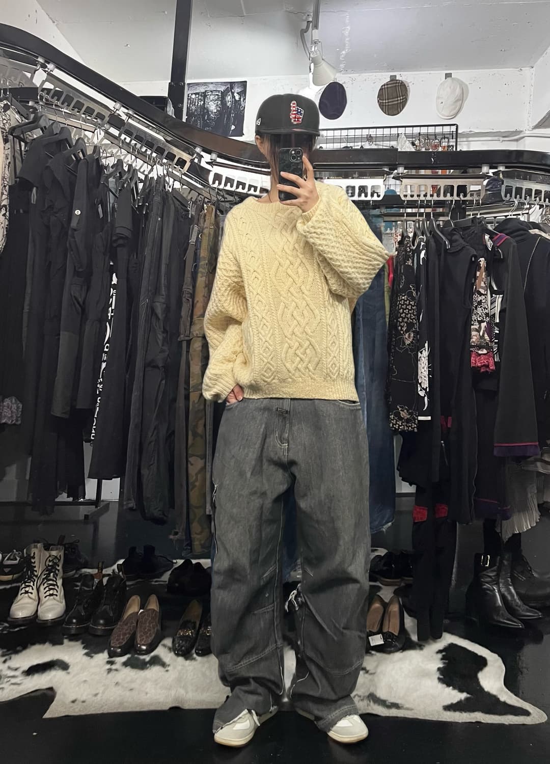 베이지 오버핏 꽈베기 니트 상품이미지1