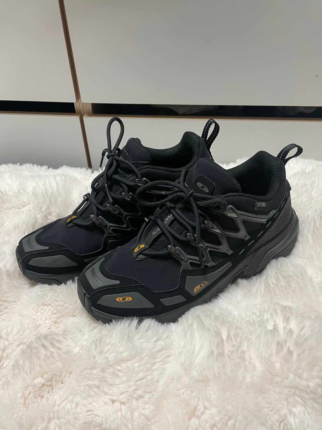 살로몬 ACS CSWP 블랙 마그넷 골든 (260) 상품이미지1