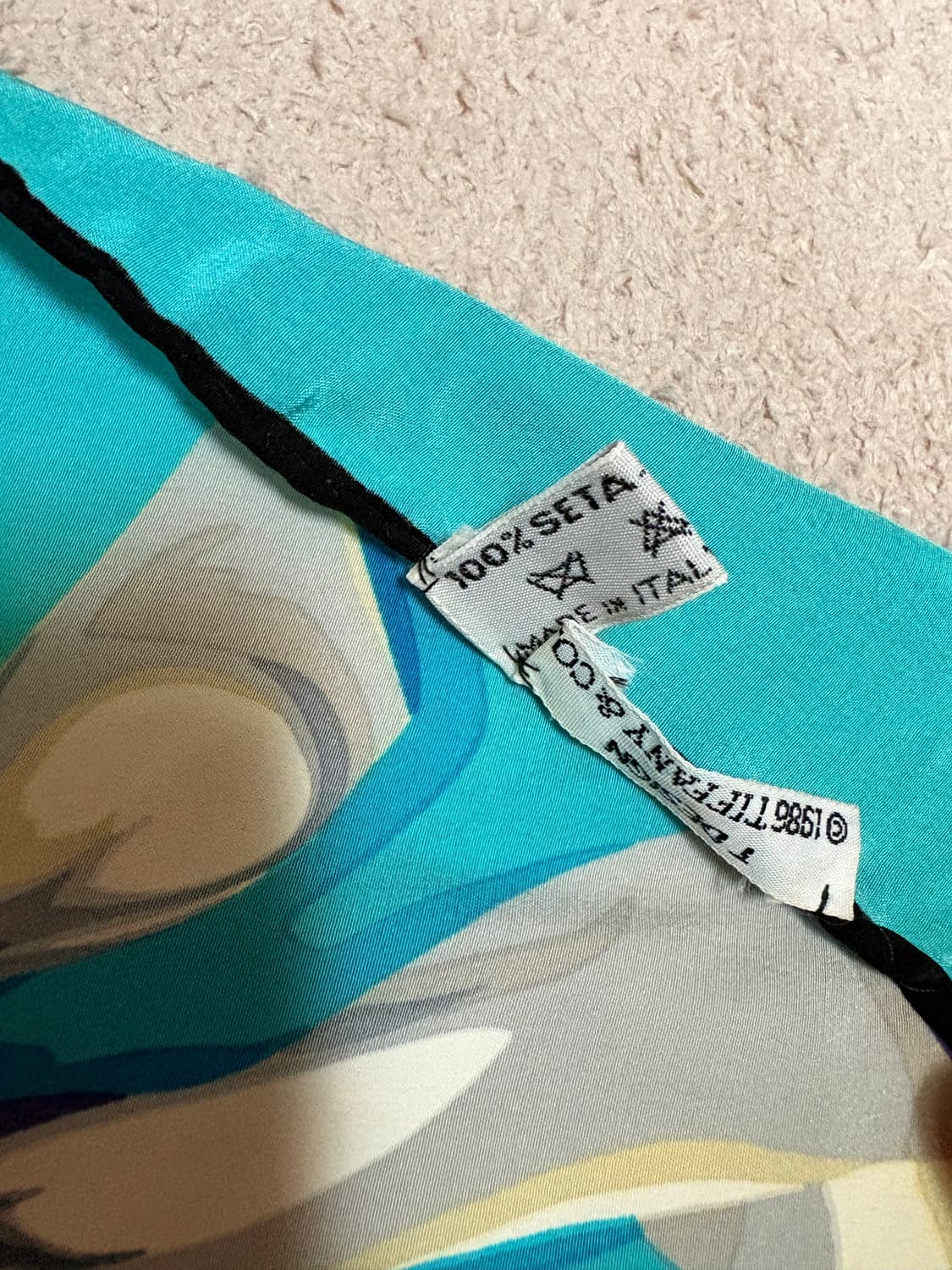 티파니앤코(Tiffany & Co.) 빈티지 실크 대판 스카프 상품이미지3