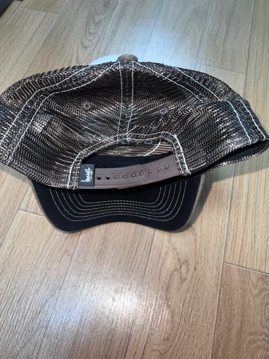 스투시 로우 프로 트러커 컷아웃 레더 스냅백 브라운 상품이미지2