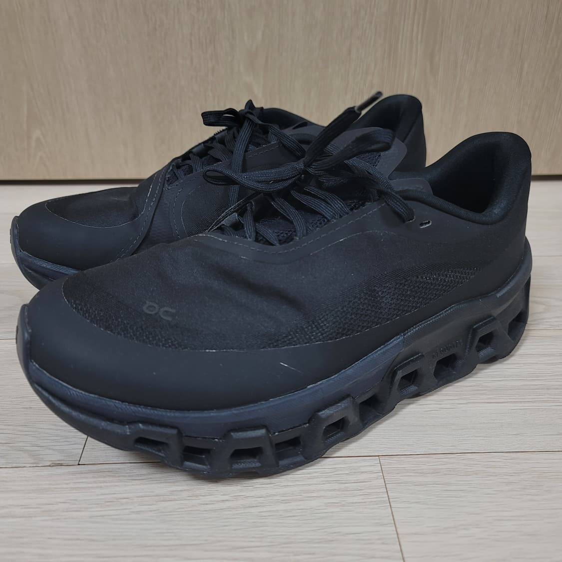 [260]<상태최상> 온러닝ON x 파프PAF 클라우드몬스터2 블랙 상품이미지1