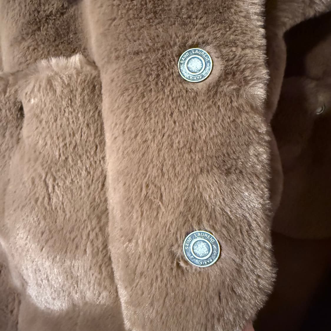 생로랑 23 F/W Faux Fur 트러커 자켓 판매 합니다. 상품이미지5