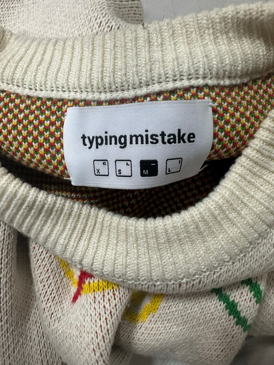 타이핑 미스테이크 러브 픽셀 니트 아이보리 상품이미지3