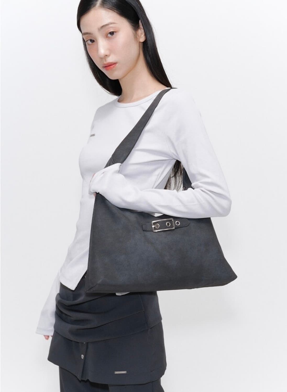 미세키서울 벨티드 플랫 숄더백 Belted flat shoulder 상품이미지1