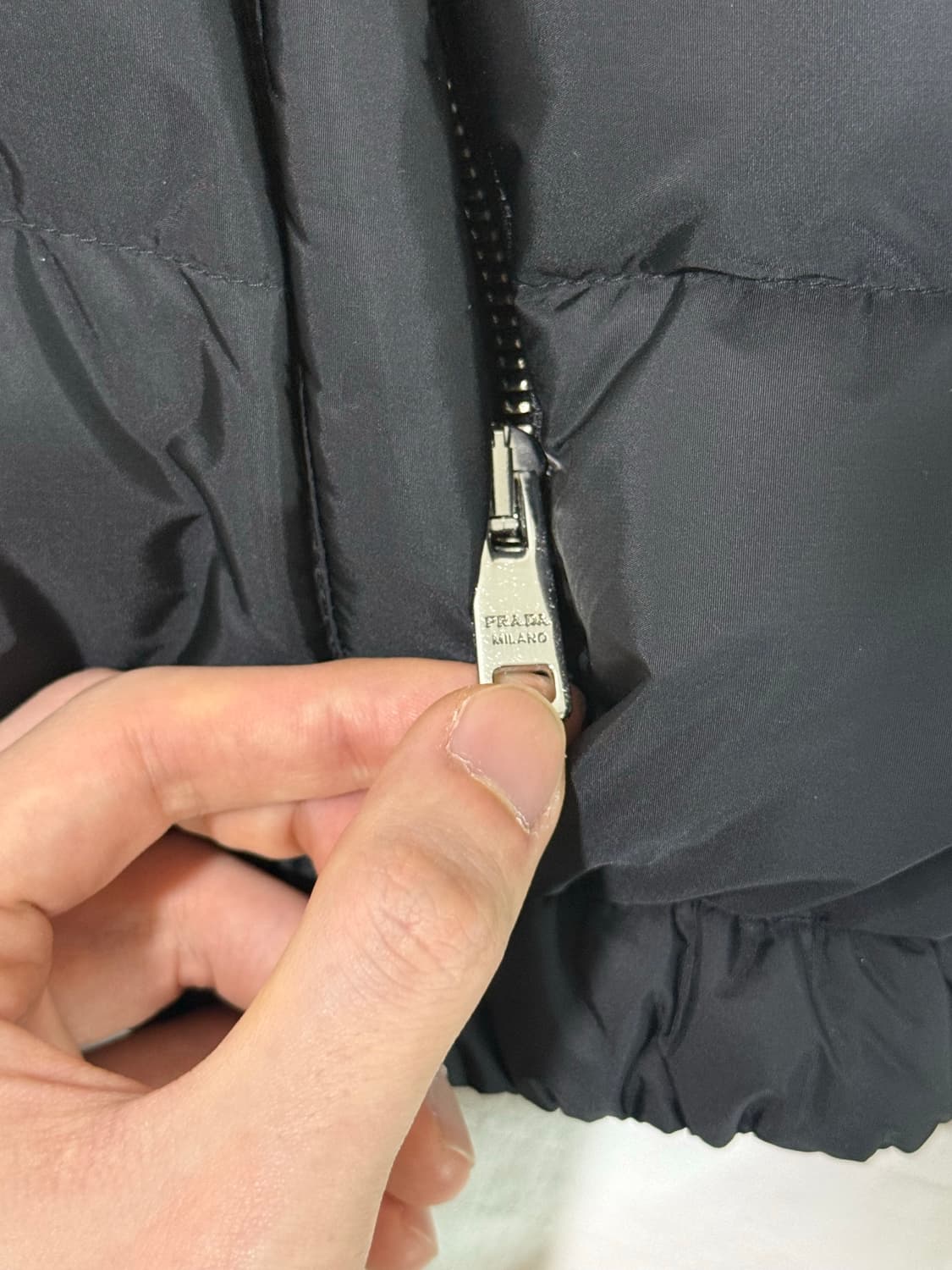 [48] 프라다 리나일론 숏패딩 블랙(SGB112) 상품이미지4