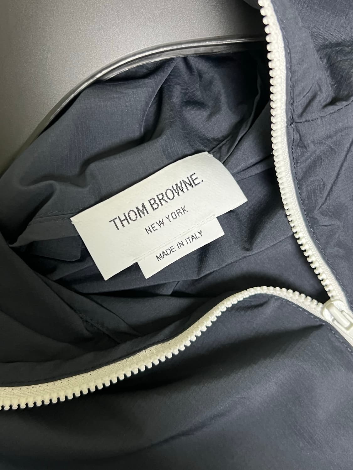 [정품] 2 톰브라운 립스탑 사선 바람막이 네이비 상품이미지6