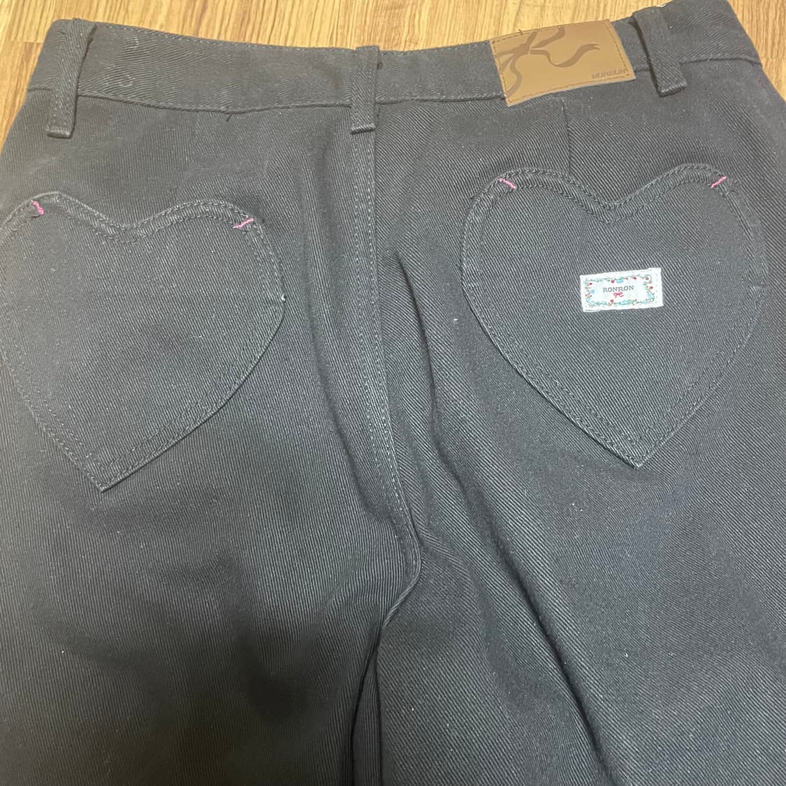 론론 BACK HEART STITCH POCKET DENIM PANTS 상품이미지3