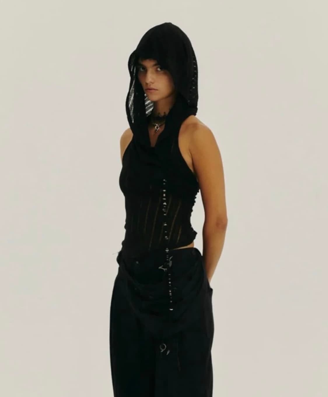 혜인서 hooded halter top black 1 상품이미지1