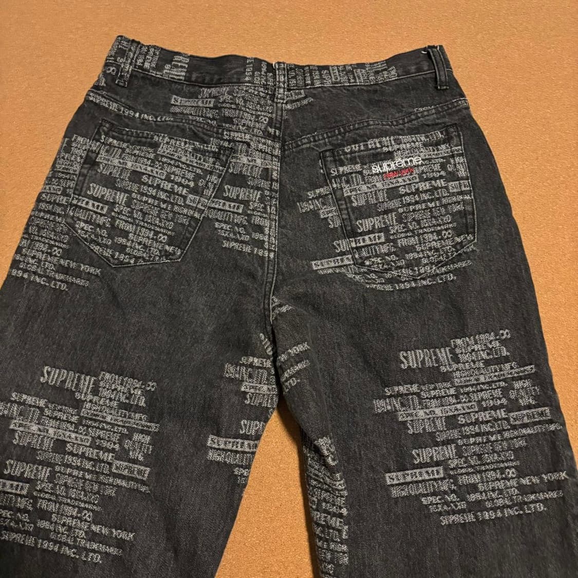 슈프림 트레이드마크 자카드 배기 진 워시드 블랙 상품이미지1