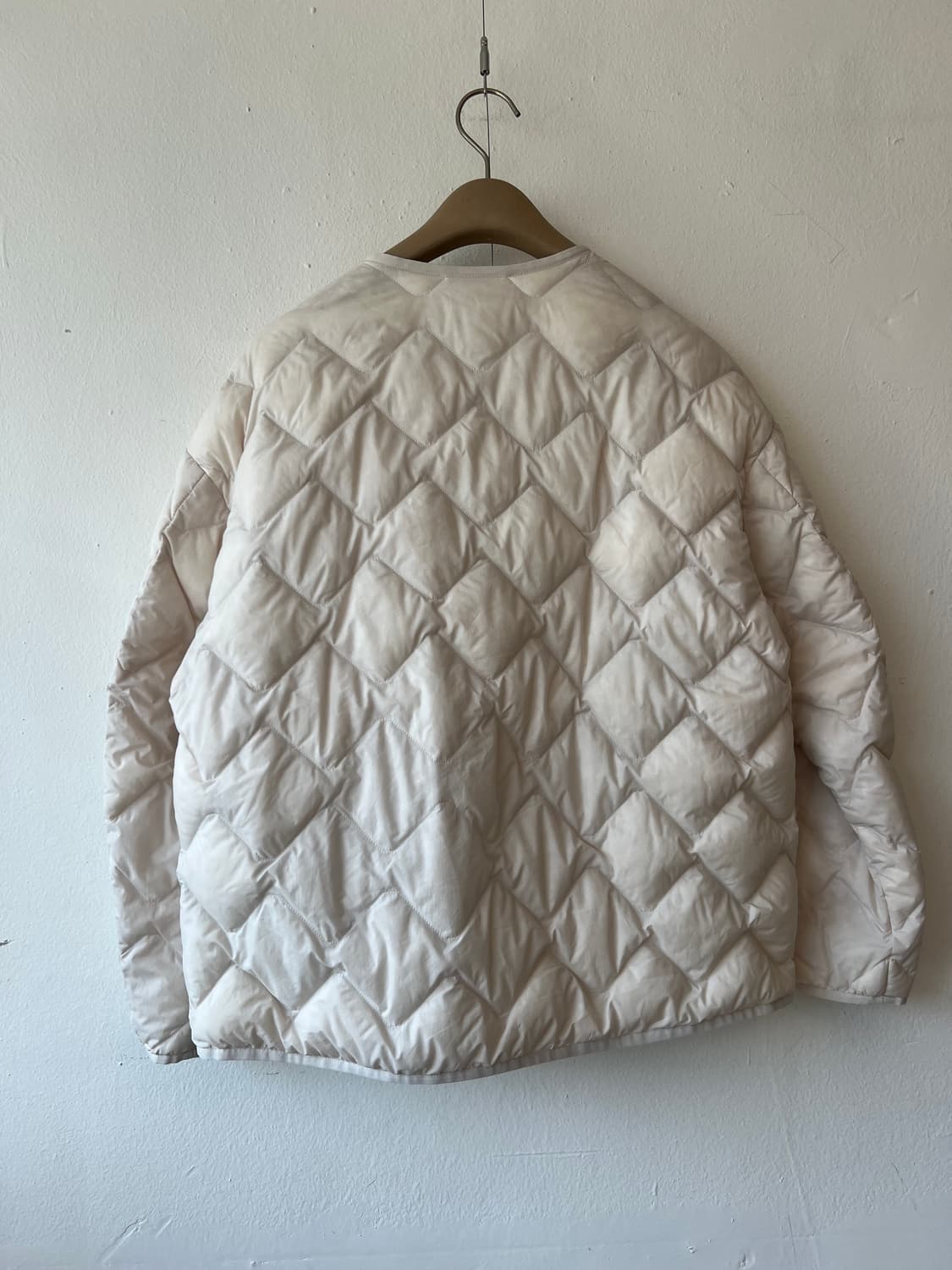 유니클로 여성 아이보리 다운패딩점퍼 경량패딩 상품이미지3