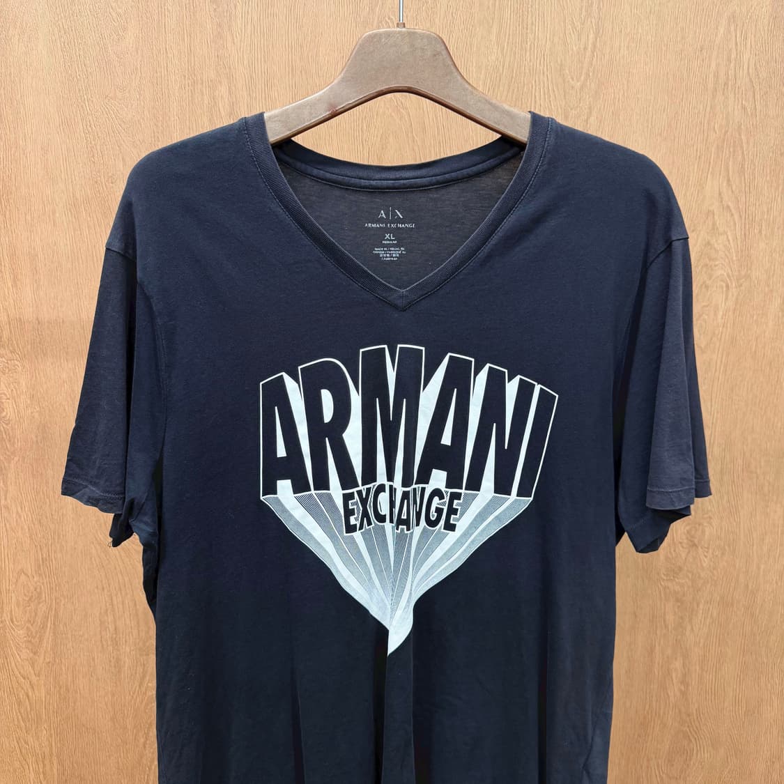 아르마니 익스체인지 브이넥 반팔 티셔츠 로고 프린팅 디테일 루즈핏 블랙 상품이미지4