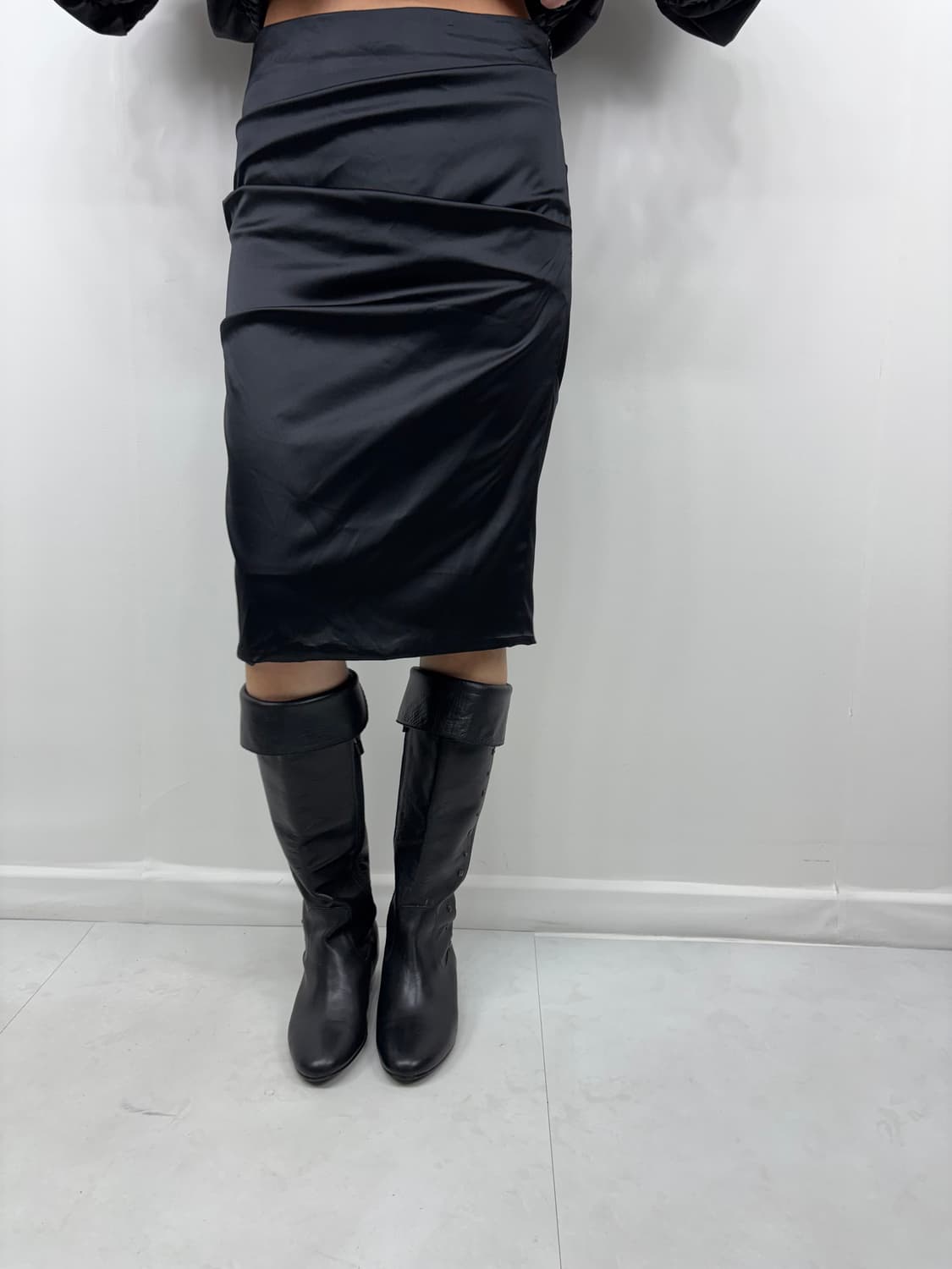 SATIN SHIRRED MIDI SKIRT 상품이미지6