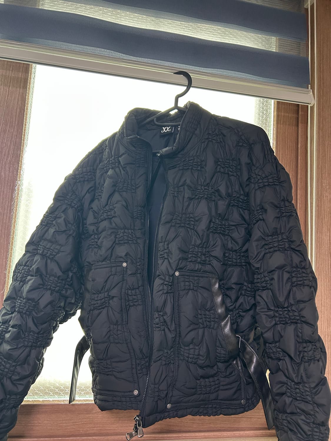 새제품 Wesley Hyusion 블랙 퀼팅 패딩 자켓 상품이미지2