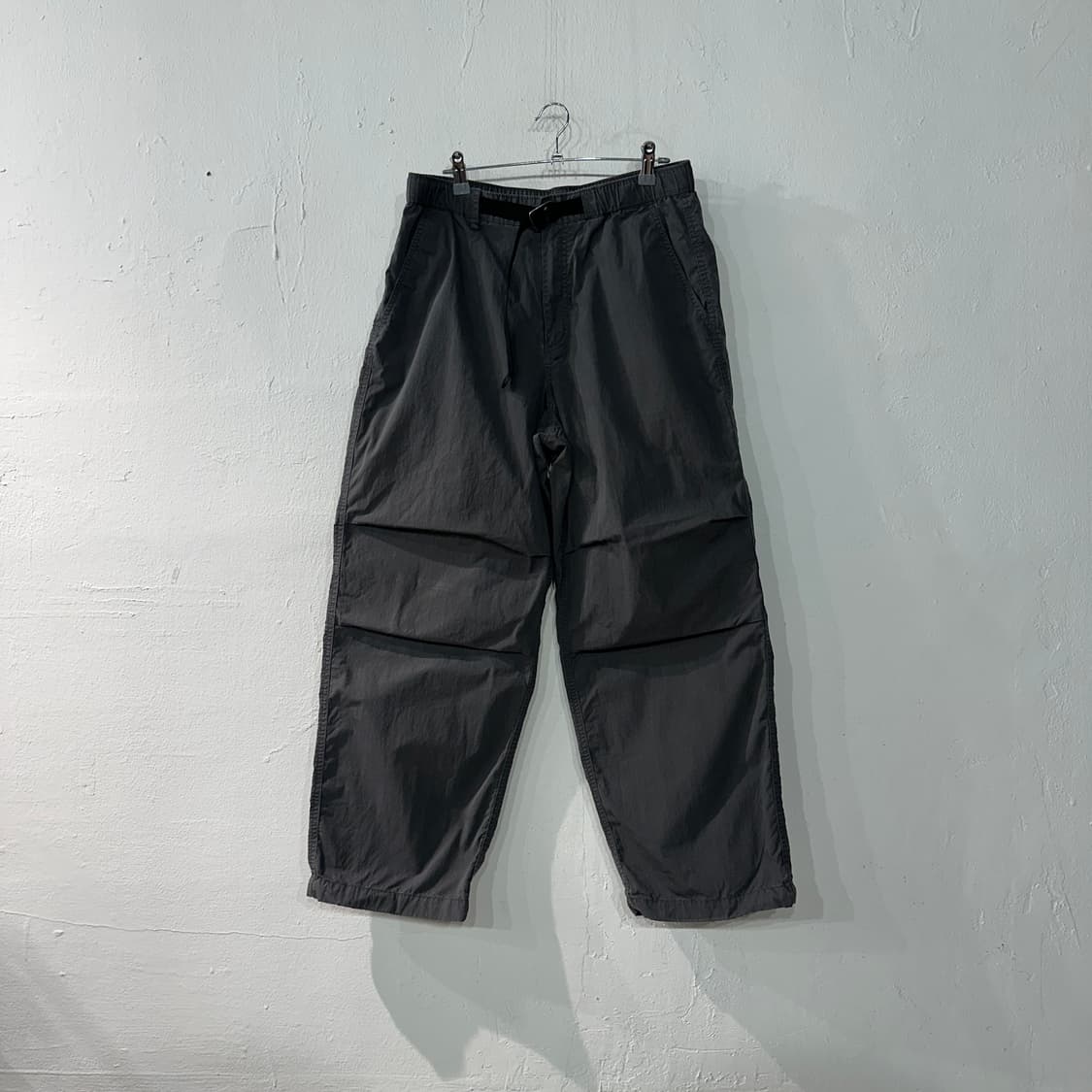 무신사 차콜 폴리 팬츠 32 상품이미지1