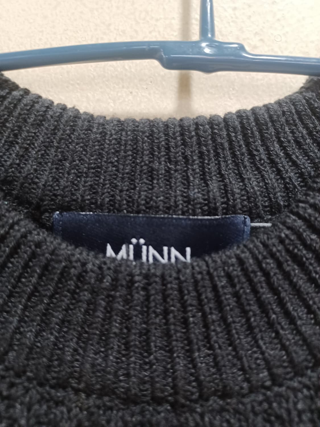 MUNN 뮌 블랙 민소매 니트 상품이미지3