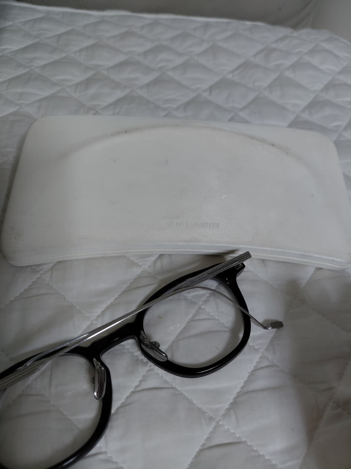 젠틀몬스터 에디 01 안경 팝니다  상품이미지4