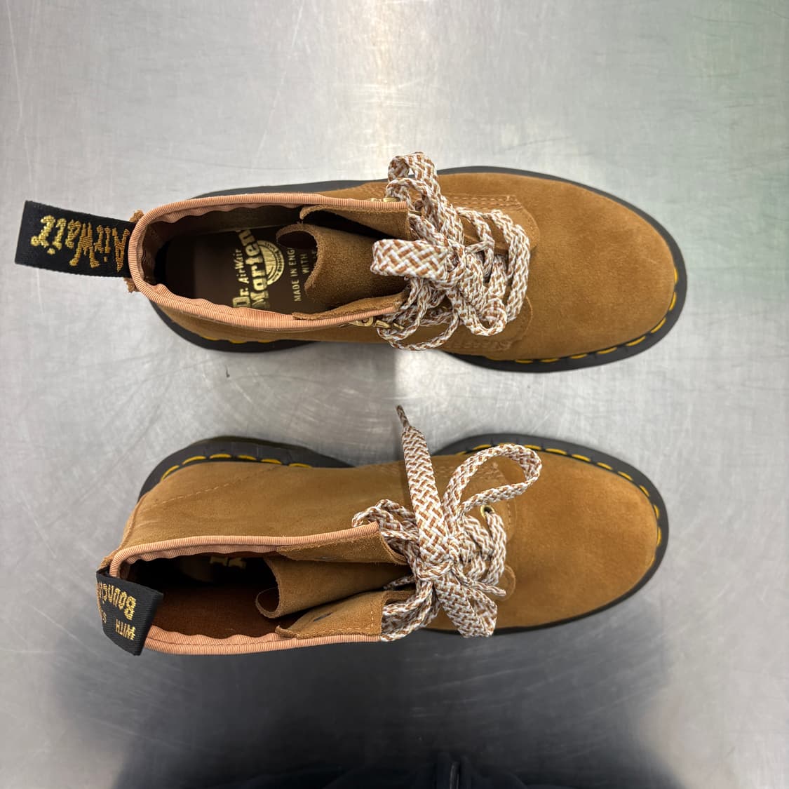 닥터마틴 101 스웨이드 6홀 부츠 245mm 상품이미지5