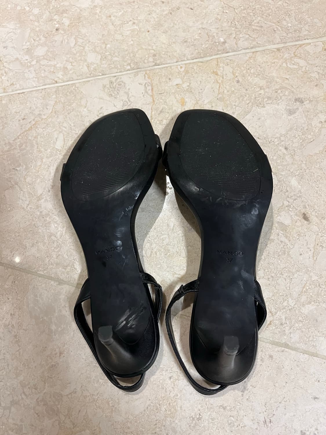 망고 블랙 가죽 스트랩 힐 상품이미지2